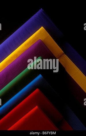 Tissu de couleur multi échantillons vis still life Banque D'Images