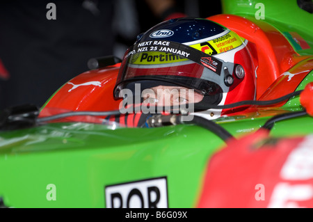 Un pilote1 Filipe Albuquerque de A1 Team Portugal est assis dans le cockpit de sa voiture à l'A1GP World Cup of Motorsport Banque D'Images