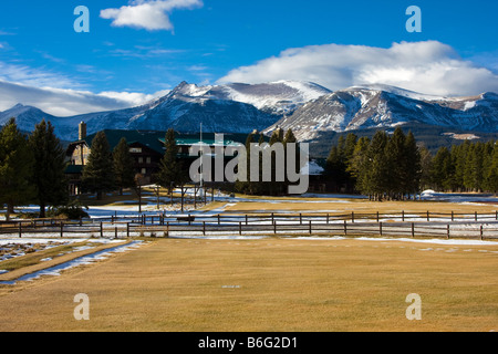 Glacier Park Lodge dans la région de East Glacier Park, Montana Banque D'Images