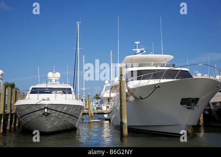 Des yachts de luxe sur l'Atlantic Intracoastal Waterway de Fort Lauderdale en Floride Banque D'Images