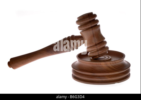 Wooden Gavel et bloc isolé sur fond blanc Banque D'Images