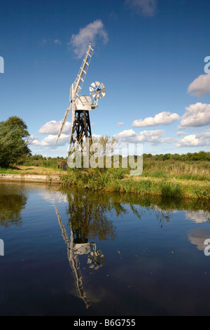 Boardmans ouvert traditionnel moulin bois encadrée sur les Norfolk Broads Banque D'Images