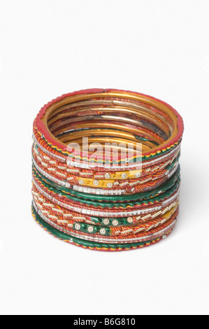 Close-up d'une pile de bracelets Banque D'Images