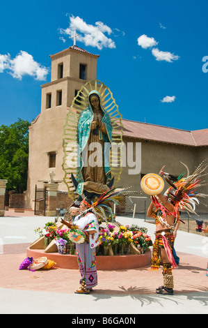 Notre Dame de Guadalupe l'Église et statue à Santa Fe NM Banque D'Images