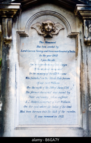 L'inscription sur le monument à la mémoire de ceux qui sont morts dans la prison de trou noir, Kolkata, Inde Banque D'Images