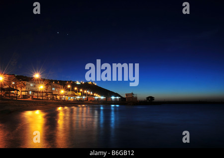 Israël Haïfa Bat Galim Beach de nuit avec Vénus et Jupiter alignées dans le ciel nocturne 3 Décembre 2008 Banque D'Images