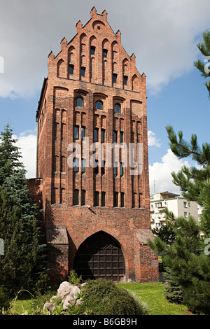 La porte de l'ancien moulin du 14ème siècle défensive entrée de la ville de Slupsk Pologne Banque D'Images