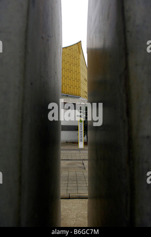 Bus sculpture en béton gris monument à la mémoire des victimes du programme d'Euthanasie des Nazis Allemagne Berlin Deutschland Banque D'Images