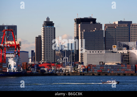 Japon Tokyo port à conteneurs Quai Shinagawa Banque D'Images