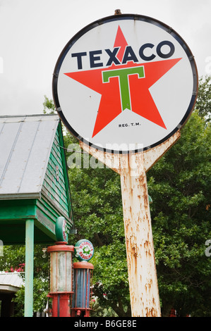 Ancienne Texaco signent à Buffalo Gap Historical Museum. Banque D'Images