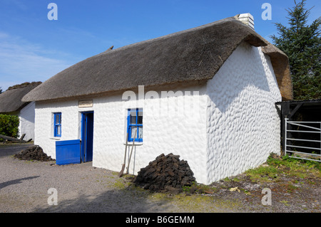 Cottage traditionnel irlandais Kerry Bog village museum Banque D'Images