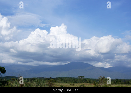 L'aire principale Mountain dans la péninsule malaise, connu sous le nom de Titiwangsa, vu de l'état de Perak. Banque D'Images