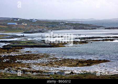 Marée basse sur une plage rocheuse, Connemara, République d'Irlande Banque D'Images