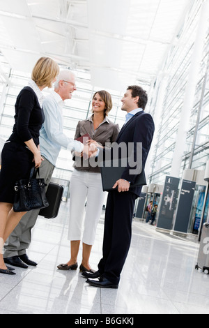 4 personnes chaque message d'autres Banque D'Images