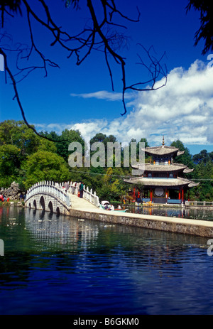 Cinq Phoenix Pavilion à Black Dragon Pool Park Lijiang Yunnan Chine Asie Banque D'Images