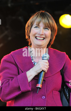 MP de la main-d'Harriet Harman fait un discours lors d'une manifestation à Trafalgar Square, Londres Banque D'Images