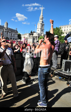 Jonas Erik Altberg (alias 'Basshunter') sur scène à Londres Gay Pride 2008 Banque D'Images