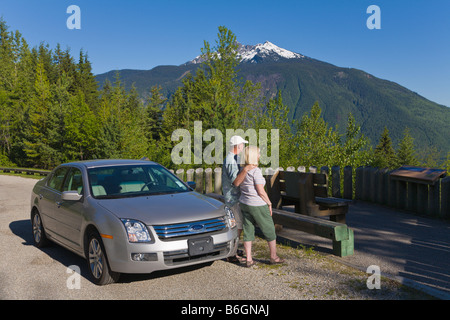 Couple 'Mount Revelstoke National Park' 'British Columbia Canada Banque D'Images