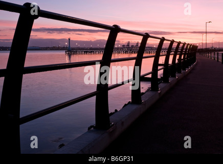 Vue vers Harwich docks de Shotley Gate Banque D'Images