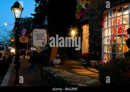 Une scène de rue de la ville historique de Occoquan Virginie, une petite ville située à environ trente kilomètres de Washington DC en comté de Prince William. Banque D'Images