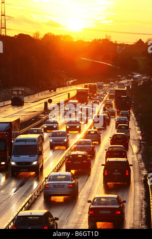 Rushhour le trafic sur l'autoroute A40 près de Bochum Allemagne site de construction Banque D'Images