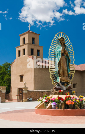 Notre Dame de Guadalupe l'Église et statue à Santa Fe NM Banque D'Images