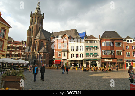 Vue sur la place du marché et cathédrale St Christopher Roermond Pays-Bas Limburg Banque D'Images