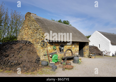 Cottage traditionnel irlandais Kerry Bog village museum Banque D'Images