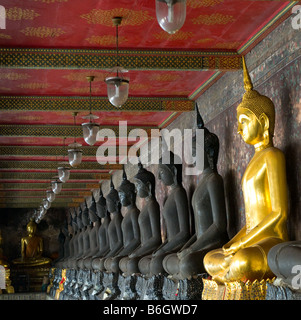 Wat sutat bouddhas d'or à bangkok Banque D'Images