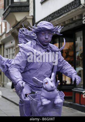 Artiste de rue - statue vivante - dans le centre de York, Yorkshire, Angleterre. Banque D'Images