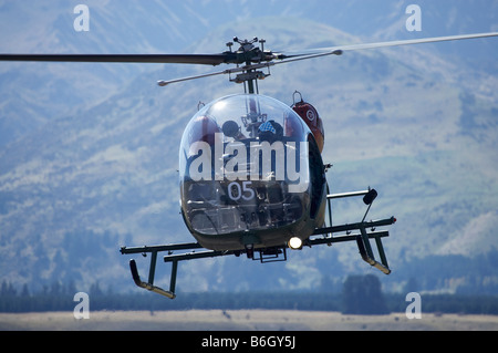 Hélicoptère Bell 47 Vintage Warbirds sur Wanaka Airshow Wanaka ile sud Nouvelle Zelande Banque D'Images