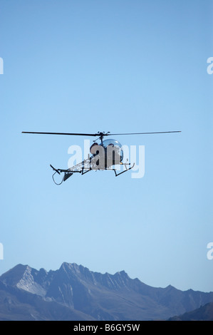 Hélicoptère Bell 47 Vintage Warbirds sur Wanaka Airshow Wanaka ile sud Nouvelle Zelande Banque D'Images