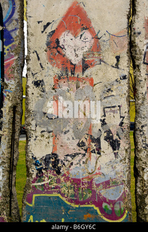 Vieux Mur de Berlin section peint peeling mauer relique Allemagne Deutschland Banque D'Images