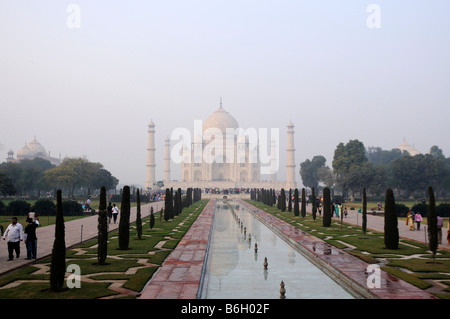 Le Taj Mahal est un mausolée situé à Agra en Inde Banque D'Images