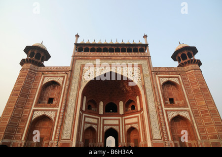 Le Taj Mahal est un mausolée situé à Agra en Inde Banque D'Images