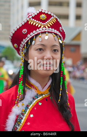 Fille en costume chinois Défilé du Stampede de Calgary Alberta Canada Banque D'Images