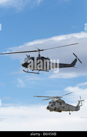 Bell UH Iroquois Iroquois 1H et 205 hélicoptères Seasprite Kaman SH 2G Seasprite Warbirds sur Wanaka Airshow Banque D'Images