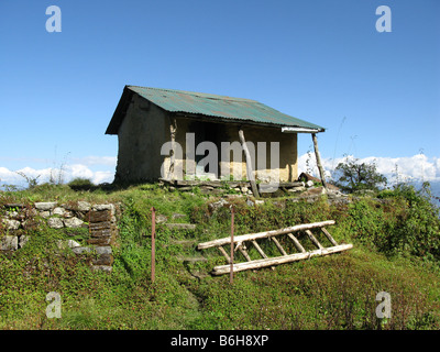 Le logement en haut de Shivapuri hill, un site sacré dédié au dieu hindou Shiva qui fait maintenant partie d'un parc national. Le Népal, Asie centrale Banque D'Images