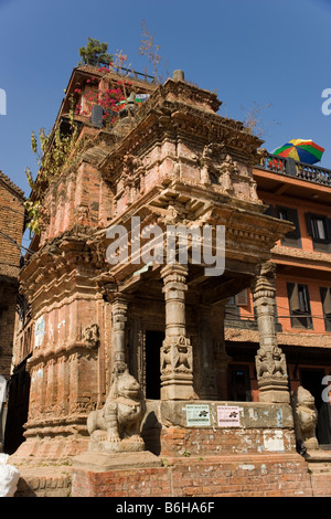 Aperçu de l'ancien temple bouddhiste dans le centre de Bhaktapur, dans la vallée centrale de Katmandou au Népal Banque D'Images