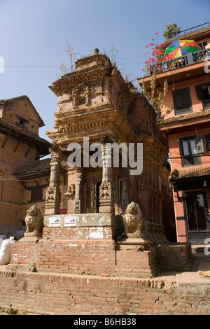 Aperçu de l'ancien temple bouddhiste dans le centre de Bhaktapur, dans la vallée centrale de Katmandou au Népal Banque D'Images