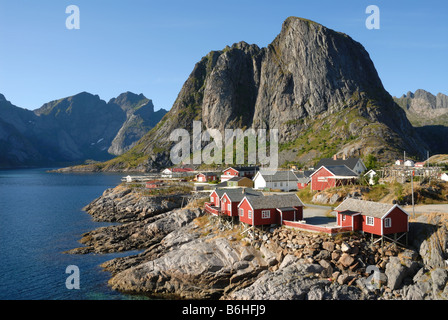 Les montagnes et fjord vu de Hamnoy, îles Lofoten Banque D'Images