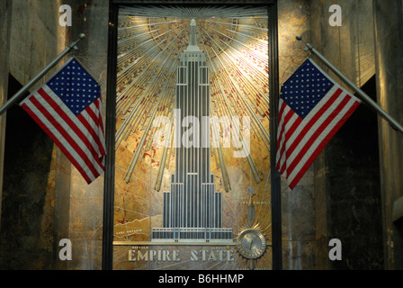 Détail de l'entrée de la Cinquième Avenue à l'Empire State Building de New York City, États-Unis Banque D'Images