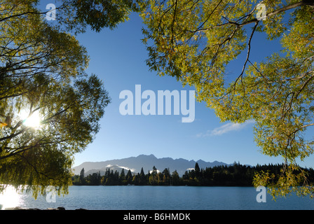 Matin sur le Lac Wakatipu à Queenstown, Nouvelle-Zélande. Banque D'Images