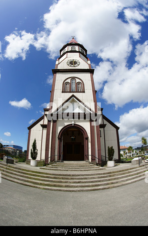 Fish eye view du Sacré-Cœur de jésus l'église catholique romaine, Puerto Varas, Chili Banque D'Images