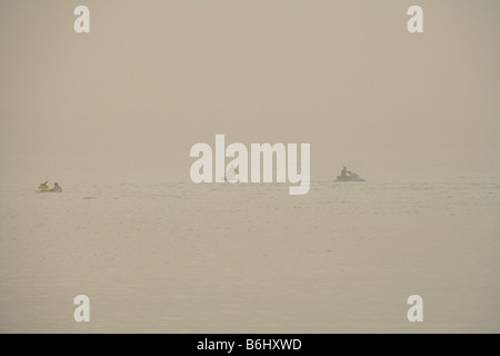 Jet ski dans la baie de Doha, au Qatar. Banque D'Images