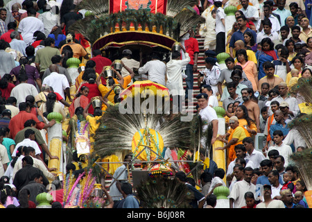 Escaliers bondés pendant thaipusam festival indien annuel, les grottes de Batu, Malaisie Banque D'Images