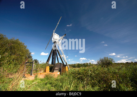 Clayrack frammed Moulin bois ouvert sur les Norfolk Broads Banque D'Images