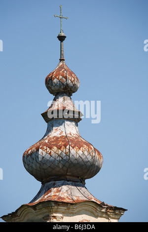 Rusty clocher d'une église désaffectée près de Cluj, Roumanie Banque D'Images