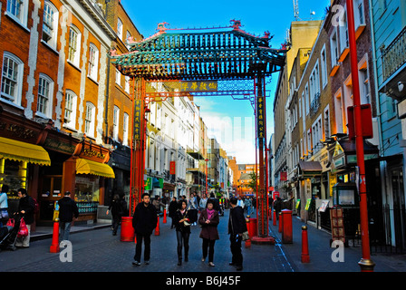 La rue Gerrard dans Chinatown London England UK Banque D'Images