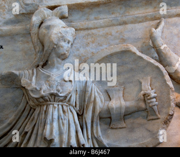 Lutte d'Athena et les gigantes Geyre Aphrodisias en marbre romain Aydin iie siècle apr Banque D'Images